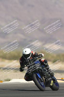 media/Oct-30-2025-Racers Edge (Thu) [[dabbdaf680]]/3-B Group/Session 2 (Turn 14)/